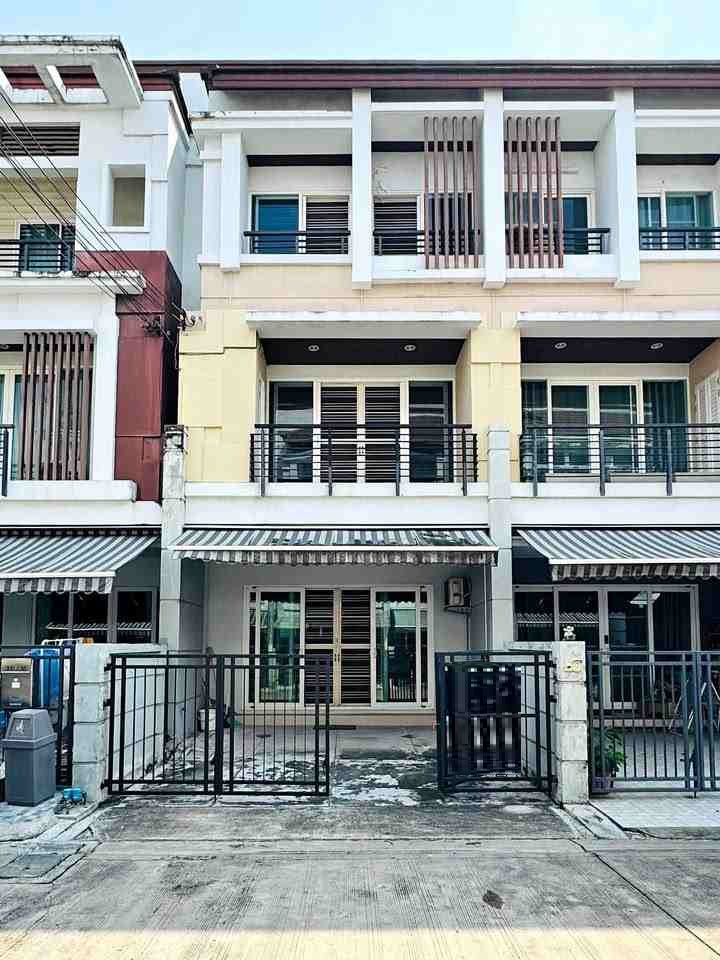 1 B1035 ทาวน์โฮม 3ชั้น บ้านกลางเมืองเออร์บาเนี่ยนพระราม 9-ลาดพร้าว ซอยลาดพร้าว84