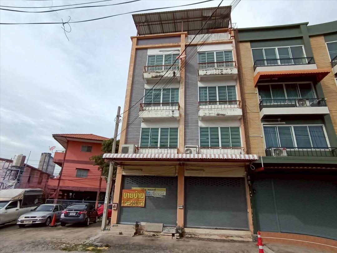 ขายตึกหัวมุม 4ชั้น พร้อมดาดฟ้า ทำเลดี ใกล้ MRT ไทรม้า ซอย 9 บางรักน้อย – รัตนาธิเบศร์