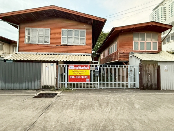 ขาย ที่ดินพร้อมสิ่งปลูกสร้าง ซอยลาดพร้าว 18 แยก 4 ขนาด 95 ตรว. 