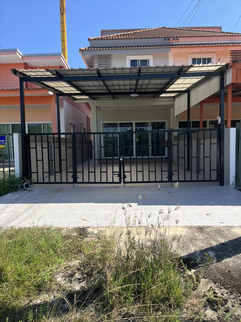 ขายทาวน์เฮ้าส์ 2 ชั้น ติดถนน ทางเข้า รร จปร ประตู 2 ขายถูกมาก