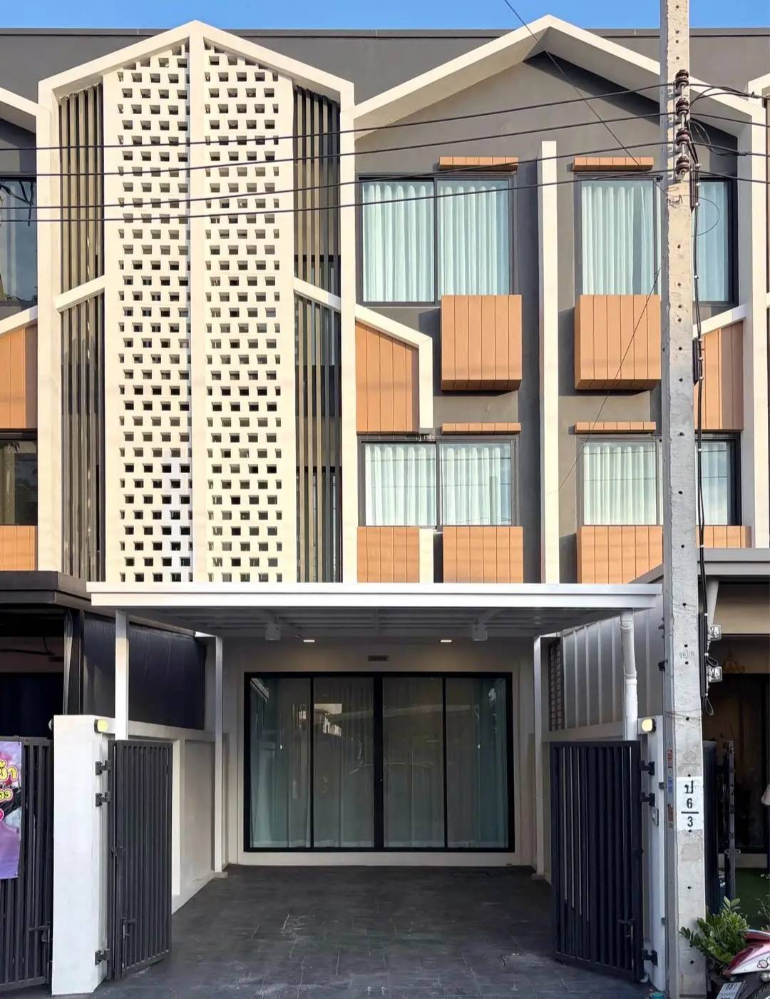 T 1484 ให้เช่า อาคาร​พาณิชย์​(ทาวน์​โฮม)​ 3​ ชั้น​ สร้าง​เอง​ ซ.แพรกษา​30 ใกล้ BTS สถานี แพรกษา