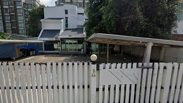 ให้เช่า/เซ้ง/ขาย บ้านทำสำนักงาน -ลาดพร้าว ซ.8 ทำเลทองใจกลางเมือง ใกล้ MRT โทร 090-6360022