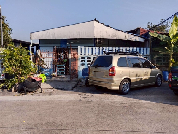 ขายด่วน!!  ขายบ้าน 35 ตรว. ถนนพระราม2ซอย 69   ปากซอยโลตัสพระราม2