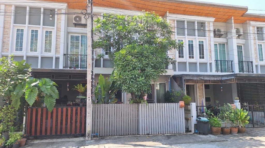 ขายทาวน์โฮม โกลเด้นทาวน์ วิภาวดี-แจ้งวัฒนะ พร้อมอยู่ 