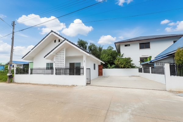 บ้านเดี่ยว ใจกลางเมือง เทศบาลอรัญญิก ราคา New Year Sale 1.69 ล้าน (จาก 2.09 ล้าน) ซ.สระสี่เหลี่ยม 13