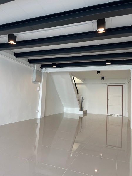  ให้เช่าโฮมออฟฟิศลาดพร้าวใกล้ รถไฟฟ้าสายสีเหลือง  สถานีลาดพร้าว 101ขนาด  200  ตรม 4 ชั้น รวม ดาดฟ้า 