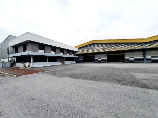 ให้เช่าโกดังพร้อมสำนักงานปู่เจ้าสมิงพรายเนื้อที่รวม 10,500 ตร.ม พื้นที่ สีม่วง ขอใบ รง.4 ได้ เข้าออก