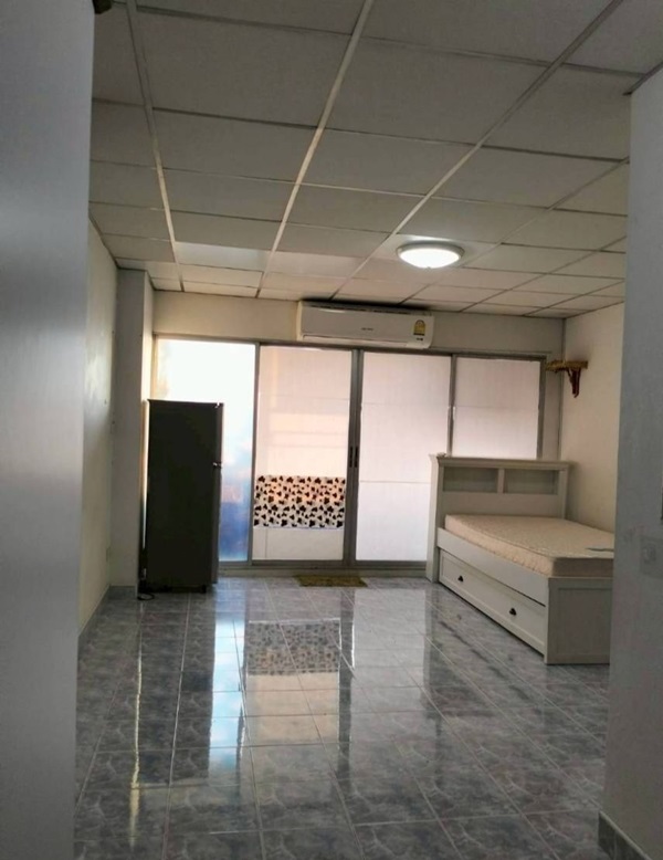 ขายด่วน คอนโด กรีนเพลส รอยัล พาร์ค ทำเลหน้าโรงเรียน ขนาด 31 ตรม.ชั้น 4 ห้องเย็นอยู่สบาย