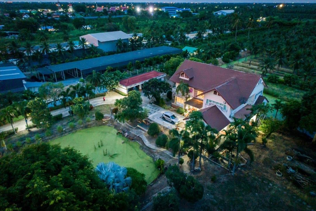 ✨️ขายที่ดินแปลงสวยติดถนนใหญ่  (เส้นบ้านแพ้ว-นครปฐม) หน้าติดถนน...หลังติดคลอง ✨️