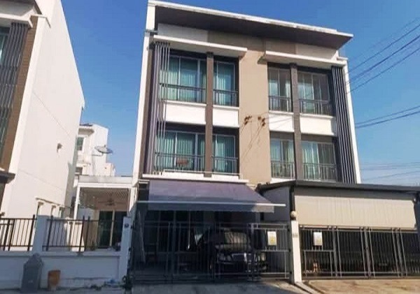 ให้เช่าบ้านกลางเมือง-โชคชัย4ขนาด 25  ตรวใช้สอย 149 ตรม  3 ชั้น 3 ห้องนอน3 ห้องน้ำ4  แอร์