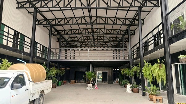 อาคารให้เช่าทำเลทอง รัชดา ใกล้ MRT ห้วยขวาง 1,500 ตร.ม.  เหมาะทำออฟฟิศ / สตูดิโอ / โรงเรียนพร้อมลานจ