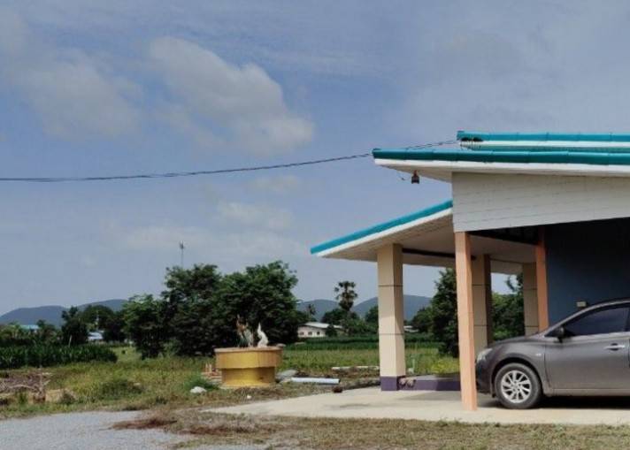 ขายบ้านพร้อมที่ดิน อำเภอเลาขวัญ กาญจนบุรี บรรยากาศดี ติดถนนสาธารณะ 2 ด้าน  น้ำไฟพร้อม