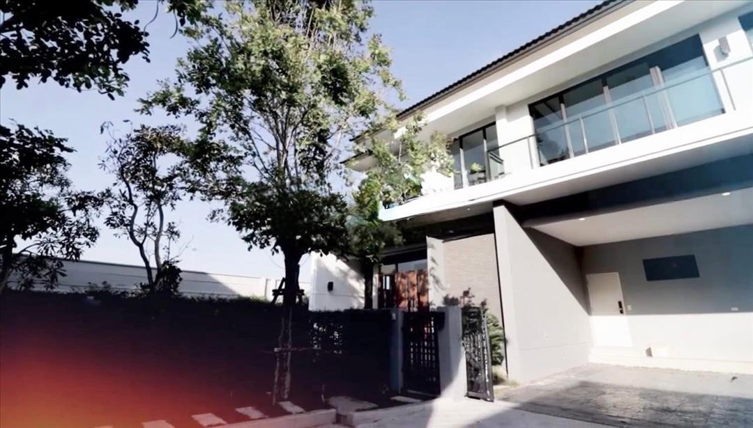 บ้านเดี่ยว 3 ห้องนอน มีห้องคาราโอเกะ  The City พระราม 9 กรุงเทพกรีฑา