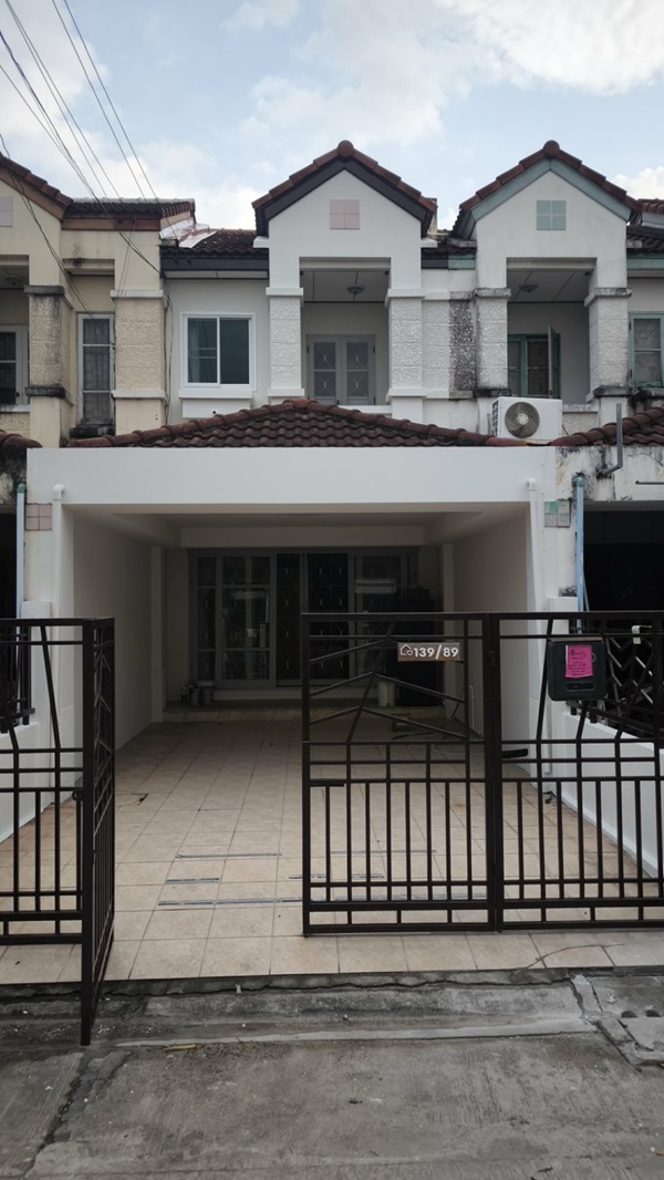 ขายบ้าน ขายทาวน์เฮ้าส์ 2 ชั้น ฟรีโอน หมู่บ้าน สิรีนเฮ้าส์ วัชรพล รีโนเวทใหม่ พร้อมอยู่ ใกล้ทางด่วนรามอินทรา