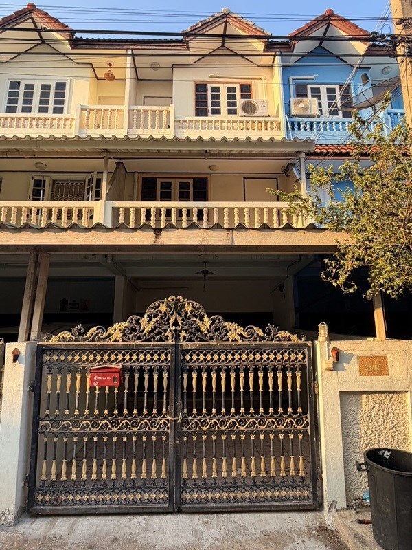 เช่าบ้าน ให้เช่าทาวเฮ้าส์ 3 ชั้น หมู่บ้าน สินทวีแกรนด์วิลเลจน์ ใกล้ห้างเซ็นทรัลพระราม2 พร้อมอยู่