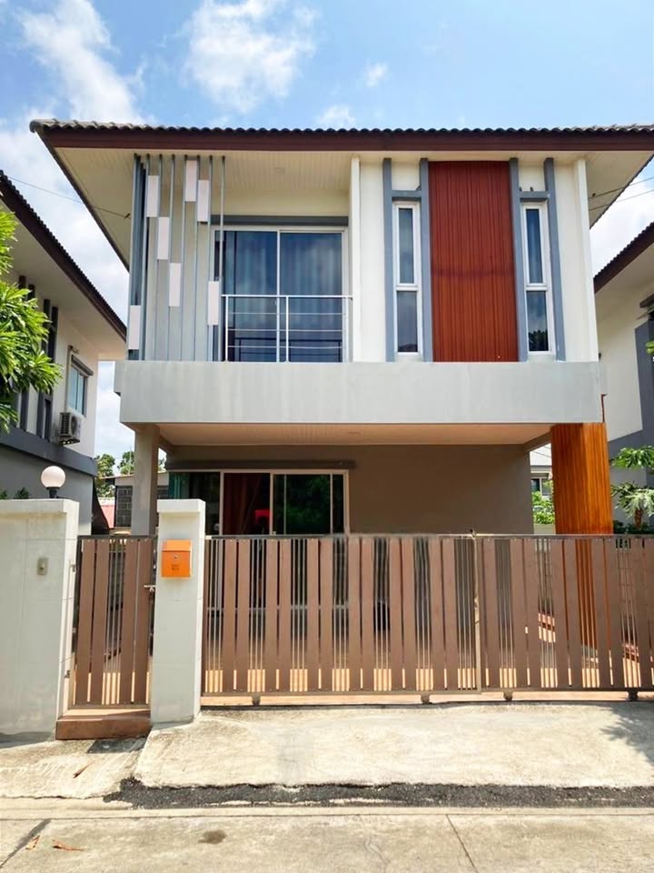 บ้านแฝด 2 ชั้น ม.เมอริทแกรนด์ สุวรรณภูมิ บ้านสวย สภาพดี พร้อมอยู่ ทำเลดี เข้า-ออกได้หลายทาง