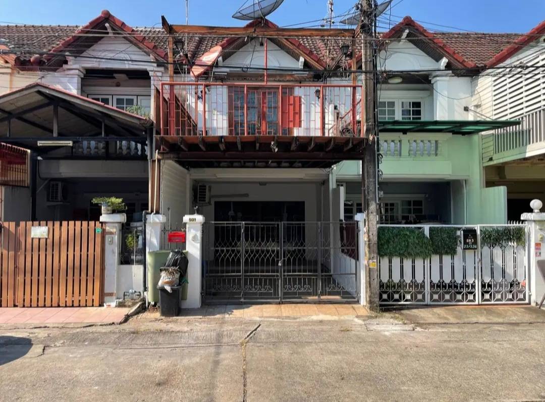 ให้เช่า ทาวน์เฮ้าส์ 2 ชั้น ซ.บางนาตราด56 บ้านสวยสภาพดี มีเฟอร์นิเจอร์ พร้อมอยู่ ราคา 20,000 บาท