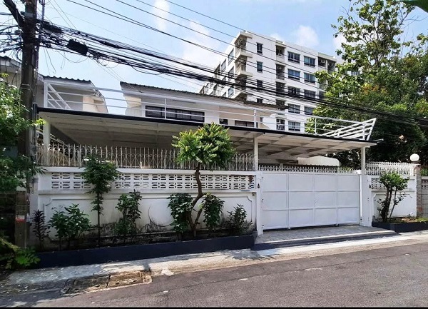 ให้เช่าบ้านเดี่ยว 2ชั้นห้วยขวาง-ประชาราษฏร์บำเพ็ญใกล้MRT ห้วยขวาง 3 ห้องนอน3 ห้องน้ำ3  แอร์4 -5 ที่จ