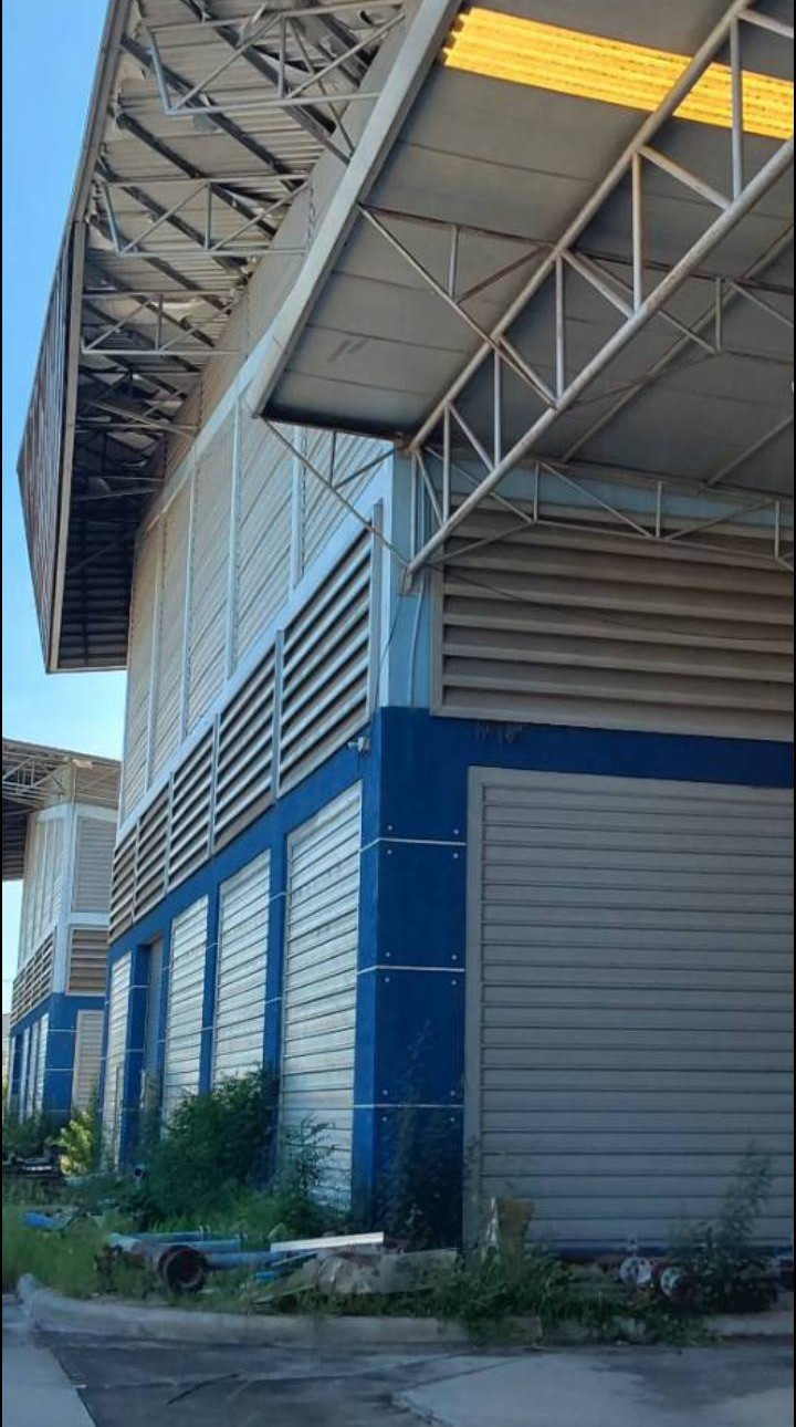 ขายที่สีม่วงถมแล้ว ขายพร้อมโกดังหลายหลัง พานทอง ชลบุรี