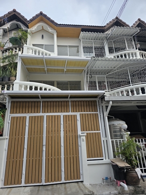 ขายทาวเฮ้าส์ 3 ชั้น ซ.ประชาอุทิศ 33 แยก 7  หมู่บ้าน สุขสวัสดิ์สวนธน(ซ.บลูไลท์) รีโนวเวทใหม่ทั้งหลัง 
