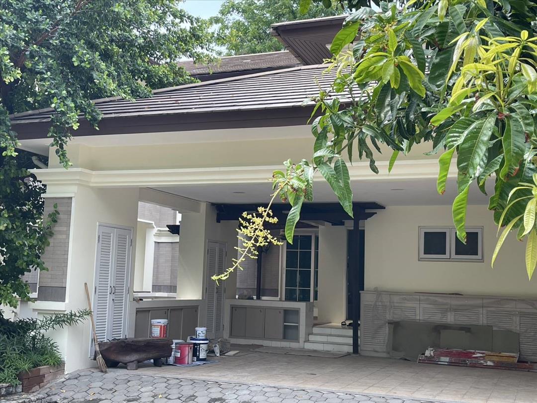 ขายให้เช่าบ้านเดี่ยว 8/8 หมู่บ้านลดาวัลย์  รีโนเวท ใหม่รามอินทรา 