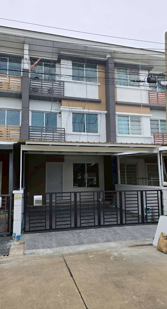 ทาวน์โฮม 3 ชั้น รีโนเวทใหม่ ม.ทาวน์พลัส อ่อนนุช ลาดกระบัง บ้านสวยสภาพดี เฟอร์ครบ