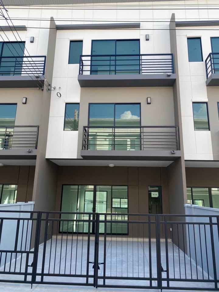 เช่าทาวน์โฮม 3 ชั้น โครงการ บ้าน กลางเมือง รามอินทรา วงแหวน-รามอินทรา